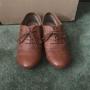 Cute brown shoes size 10